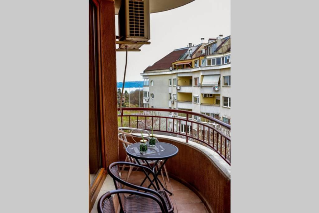 Sea View Apartment Next To Sea Garden And Beach Varna Exteriér fotografie
