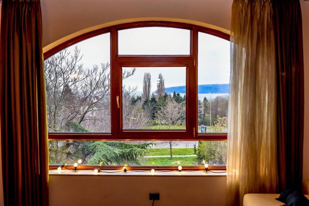 Sea View Apartment Next To Sea Garden And Beach Varna Exteriér fotografie